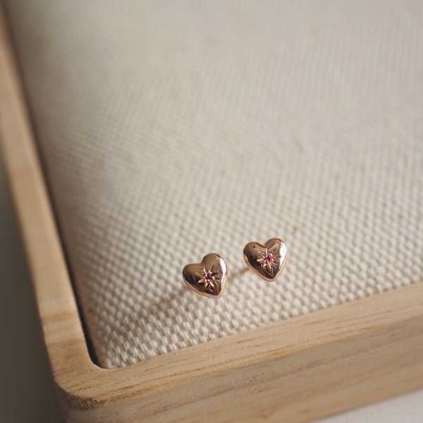 MYSTIQUE Mini Heart Earrings