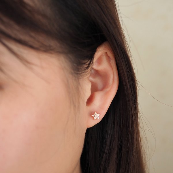 MYSTIQUE Mini Star Earrings