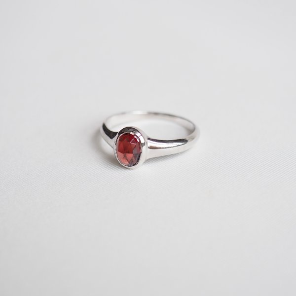 AMBER Ring - Red Garnet (Silver)