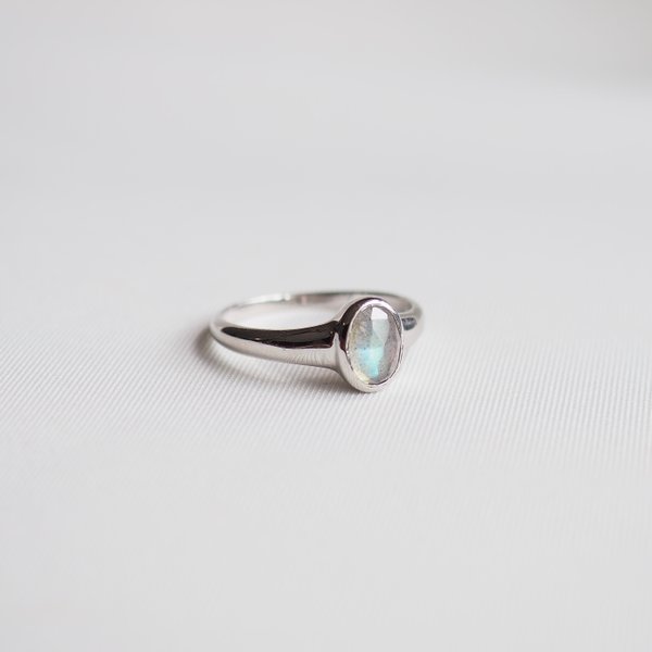 AMBER Ring - Labradorite (Silver)