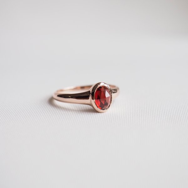 AMBER Ring - Red Garnet (Rose Gold)
