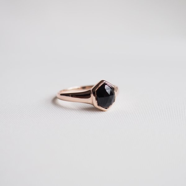 VALORA Ring - Black Spinel (Rose Gold)