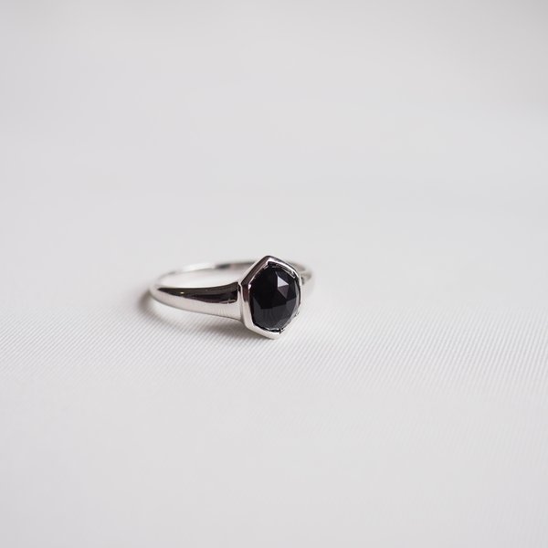 VALORA Ring - Black Spinel (Silver)