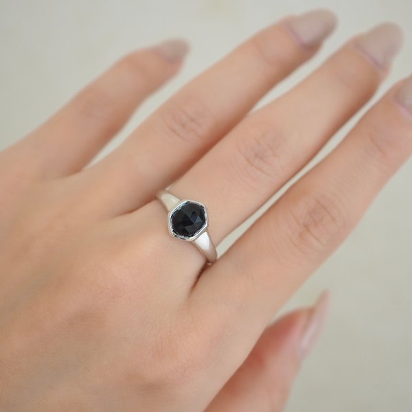 VALORA Ring - Black Spinel (Silver)
