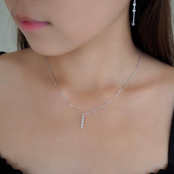 AVA Necklace - Moonstone (Silver)