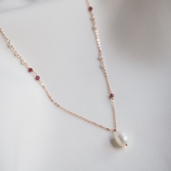 JANICE Necklace - Garnet/Pearl (Rose Gold)