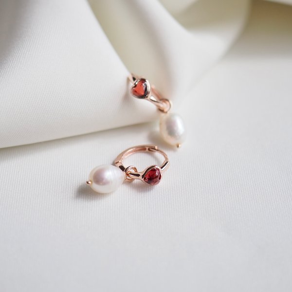 LOVELLE Huggies - Garnet (Rose Gold)