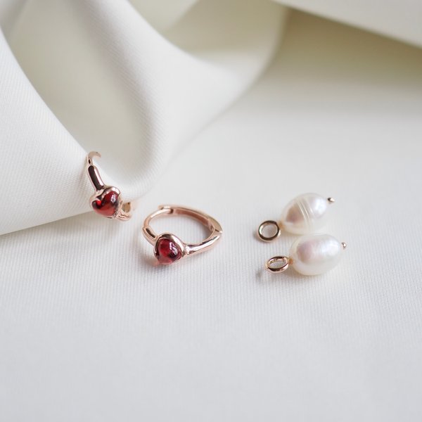 LOVELLE Huggies - Garnet (Rose Gold)