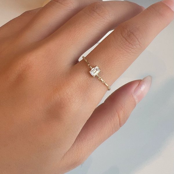 14KG Emerald Cut Lab-Gown Diamond Chain Ring