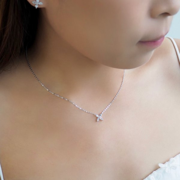 FLORET Necklace - White Topaz (Silver)