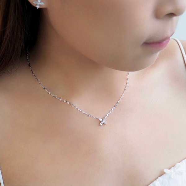 FLORET Necklace - White Topaz (Silver)
