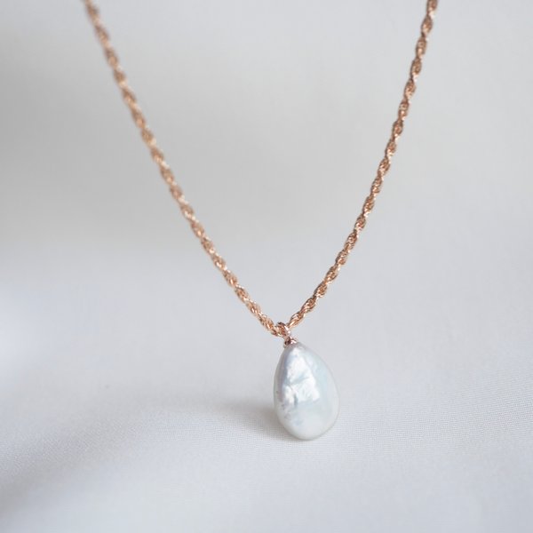 LIZZY Necklace - Pearl (Rose Gold)