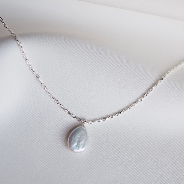 LIZZY Necklace - Pearl (Silver)