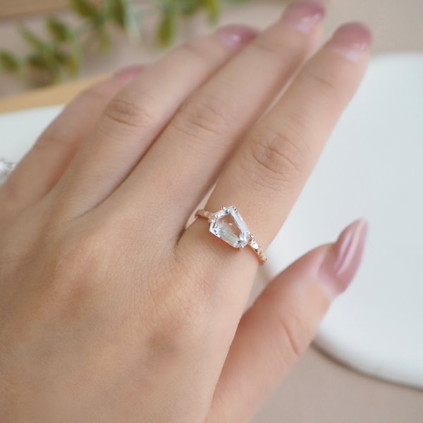 JOLYN Ring - Clear Quartz (Rose Gold)