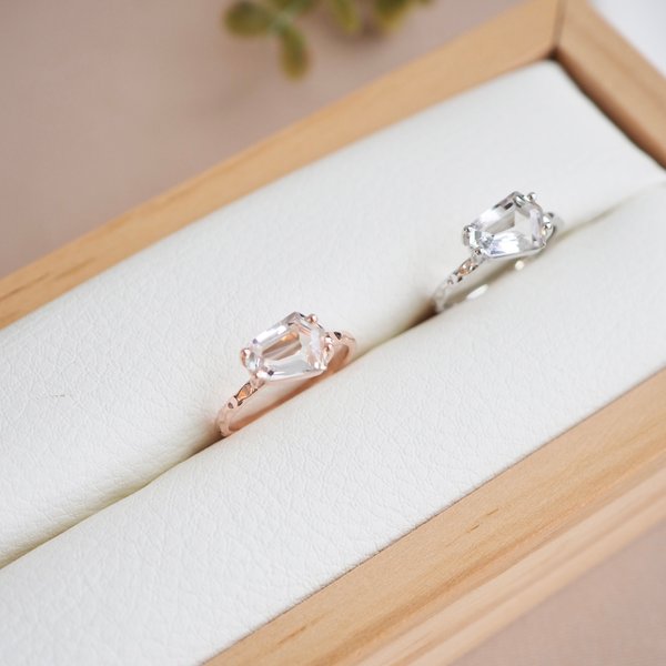 JOLYN Ring - Clear Quartz (Rose Gold)