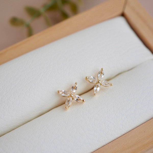 FLORET Earrings - White Topaz (Yellow Gold)