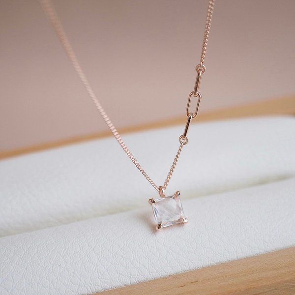NELLY Necklace - Clear Quartz (Rose Gold)