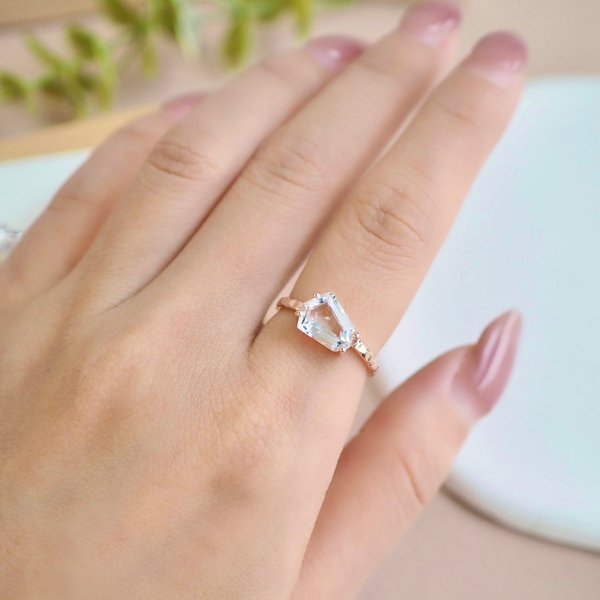 JOLYN Ring - Clear Quartz (Rose Gold)