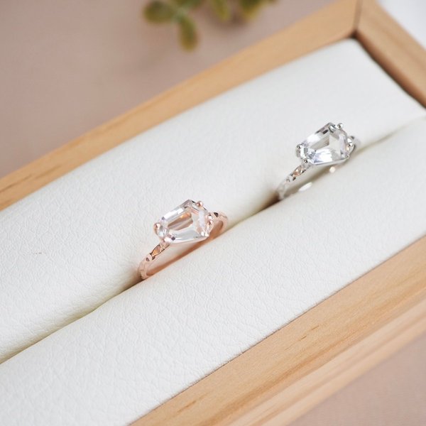 JOLYN Ring - Clear Quartz (Rose Gold)