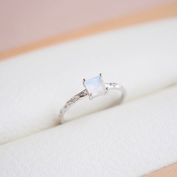 EDEN Ring - Moonstone (Silver)