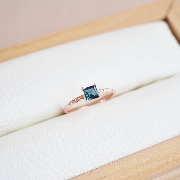 EDEN Ring - London Blue Topaz (Rose Gold)