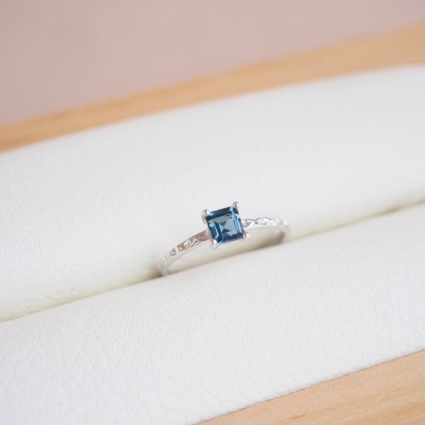 EDEN Ring - London Blue Topaz (Silver)