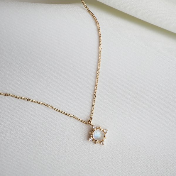 CLAIRE Necklace - Moonstone (Yellow Gold)