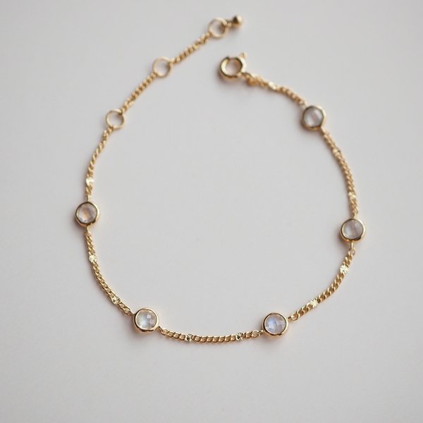 BECCA Bracelet - Moonstone (Yellow Gold)