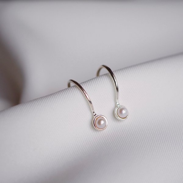 GWEN Pearl Earrings (Silver)