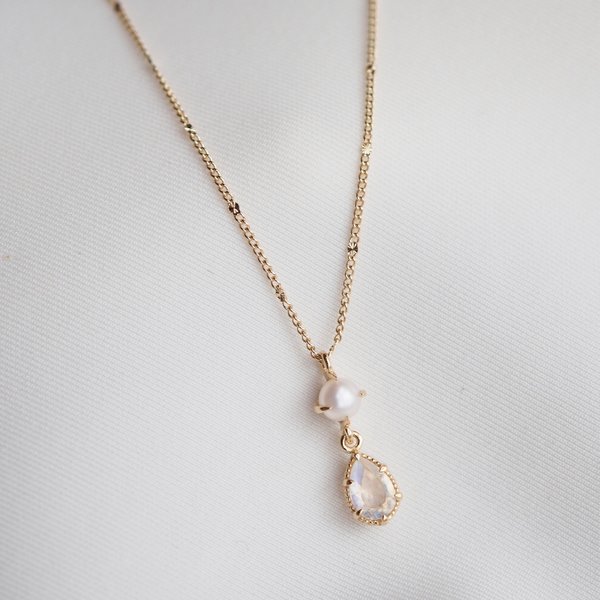 ELAYNE Necklace - Moonstone (Yellow Gold)