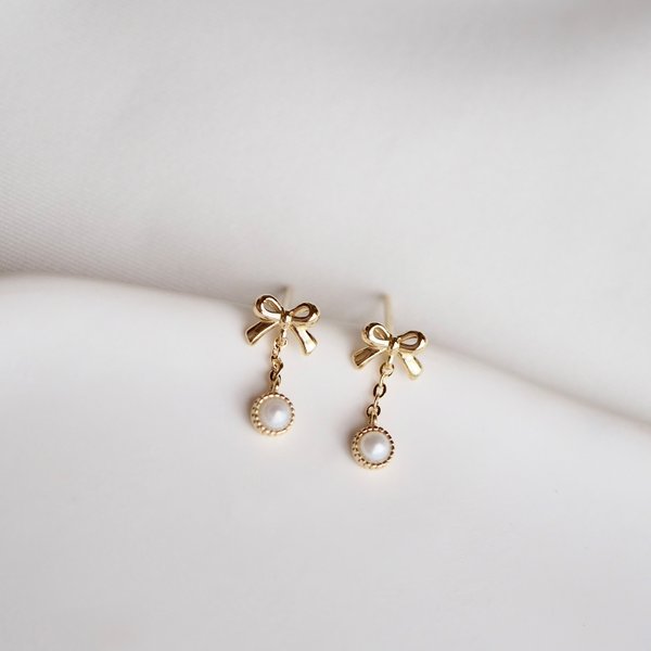 YURI Earrings - Pearl (Yellow Gold)