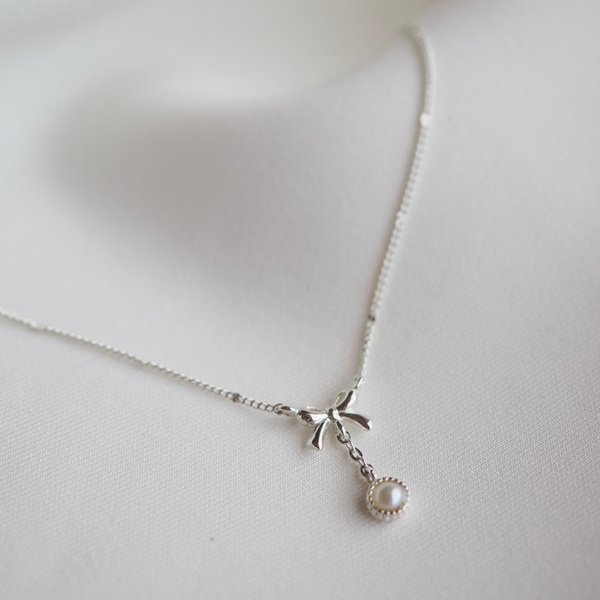 YURI Necklace - Pearl (Silver)