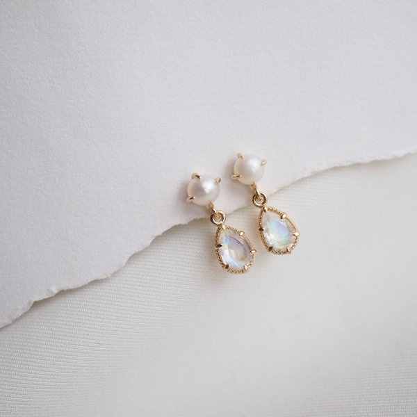 ELAYNE Earrings - Moonstone (Yellow Gold)