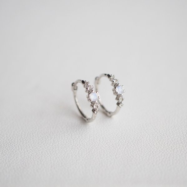 JUDITH Huggies - Moonstone (Silver)