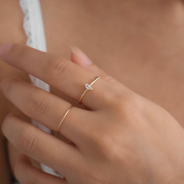MIA Ring - Moonstone (Yellow Gold)