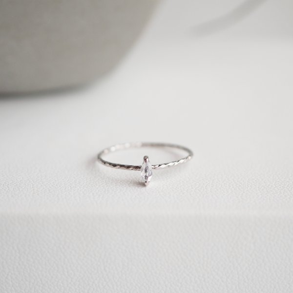 MIA Ring - Moonstone (Silver)