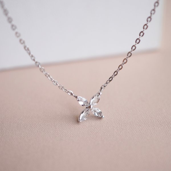 FLORET Necklace - White Topaz (Silver)