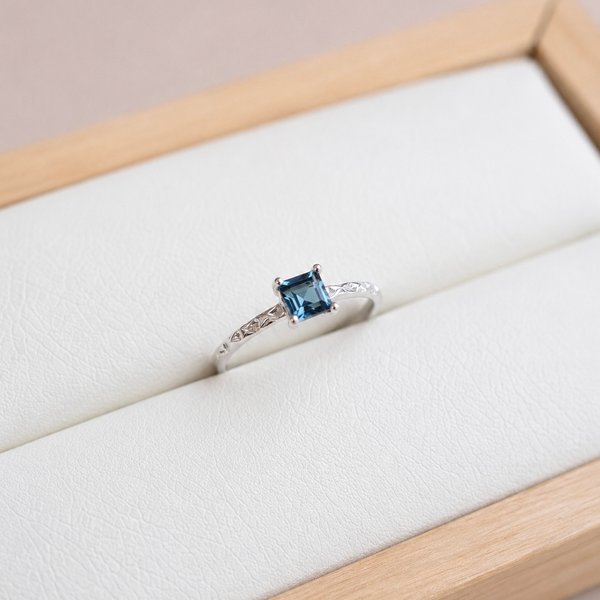 EDEN Ring - London Blue Topaz (Silver)