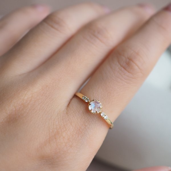 ROSETTE Ring - Moonstone (Yellow Gold)