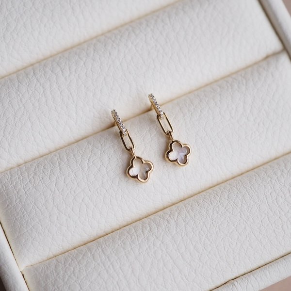 CAMMY Earrings - Moonstone (Yellow Gold)
