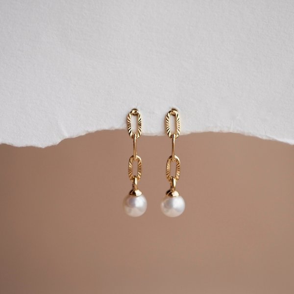 SERA Earrings - Pearl (Yellow Gold)